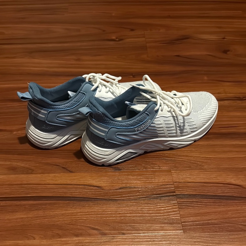 Fanghon White and Blue Sneakers